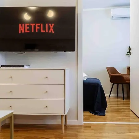 Stunning Views 2br Intercontinental Flat Apartment Bukarest