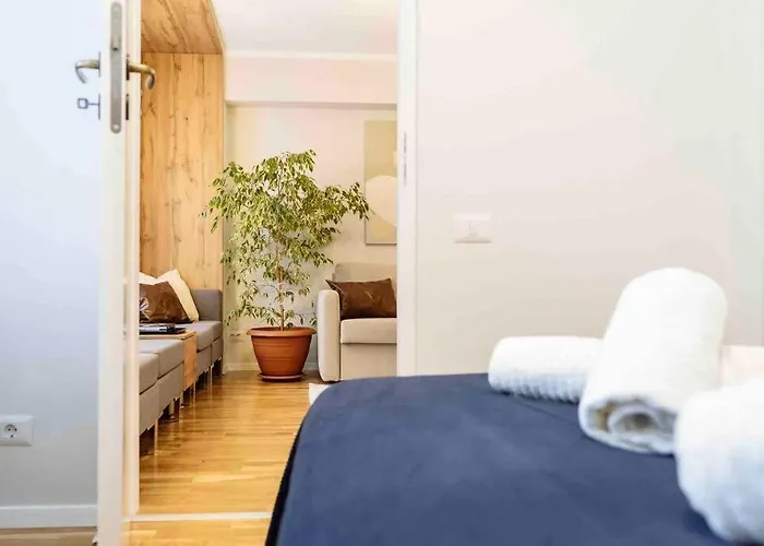 Stunning Views 2br Intercontinental Flat Апартаменти Бухарест