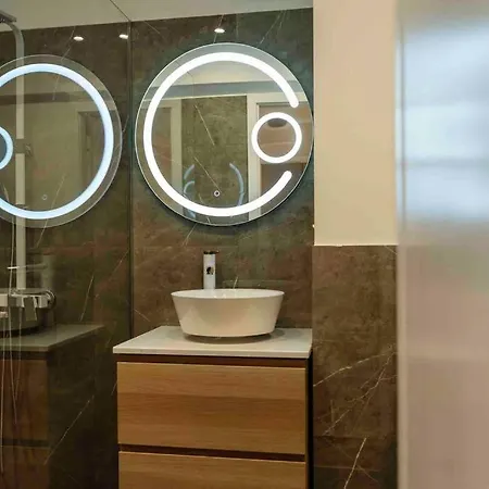 Apartamento Stunning Views 2br Intercontinental Flat Bucarest
